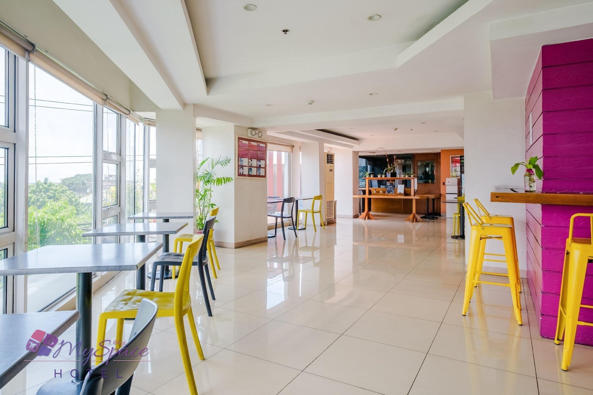 Myspace Hotel @Bgc Pasig City Екстериор снимка