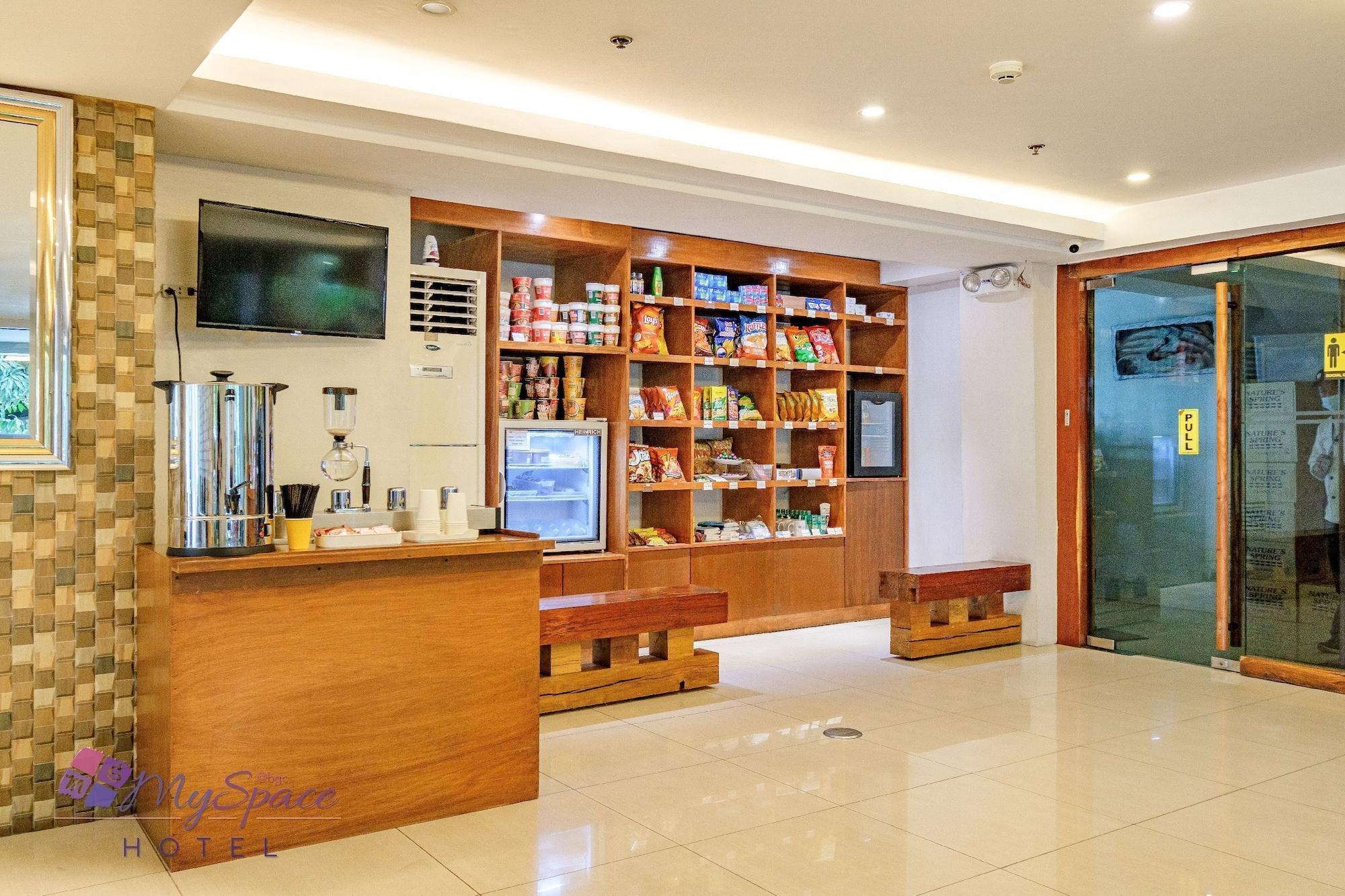 Myspace Hotel @Bgc Pasig City Екстериор снимка