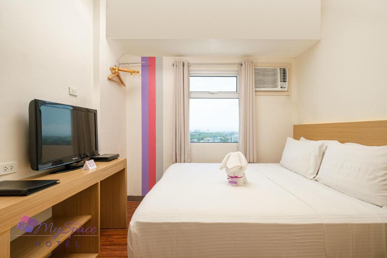Myspace Hotel @Bgc Pasig City Екстериор снимка